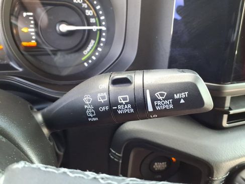 Used 2025 Jeep Wrangler Unlimited Sahara AWD/4WD image 34