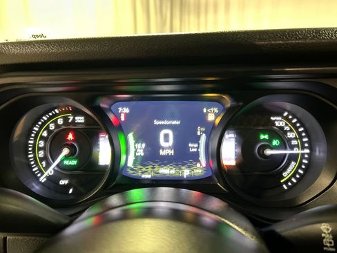 Used 2024 Jeep Wrangler Unlimited image 16