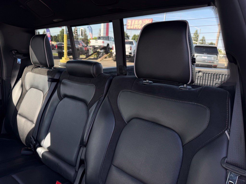 Used 2025 RAM 1500 Laramie AWD/4WD image 12