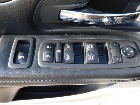 Used 2019 Dodge Grand Caravan SE image 15