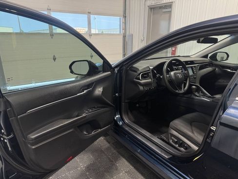 Used 2020 Toyota Camry LE FWD image 3