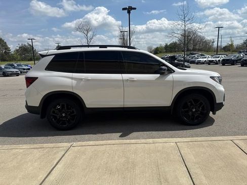 Certified 2025 Honda Passport Black Edition image 5