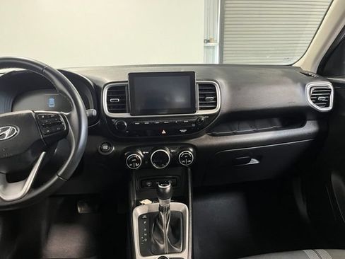 Used 2025 Hyundai Venue SEL FWD image 20