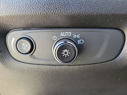 Used 2023 Chevrolet Traverse LT w/ LT Premium Package image 25