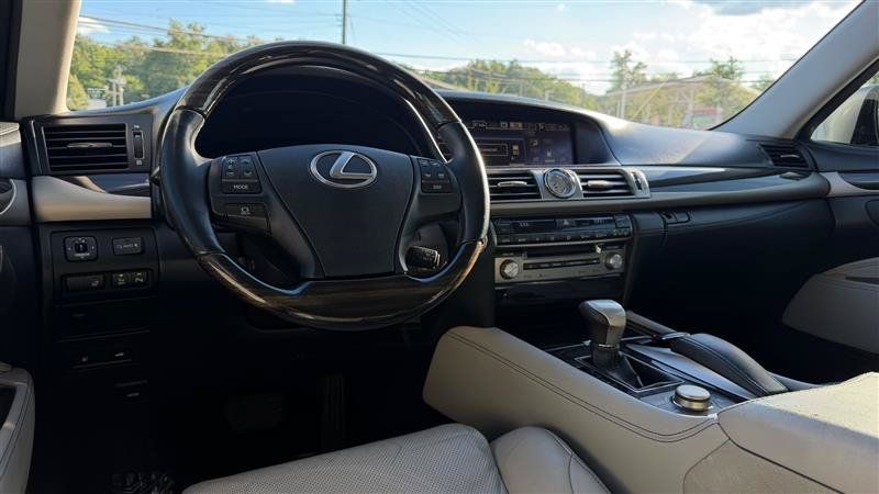 Used 2013 Lexus LS 460 w/ Comfort Pkg RWD image 25