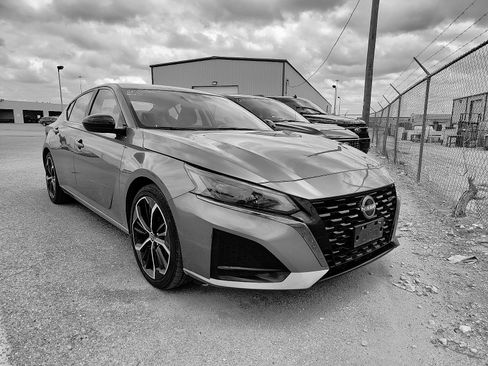 Used 2024 Nissan Altima 2.5 SR FWD image 1