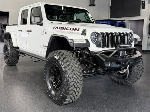 Used 2025 Jeep Gladiator Rubicon w/ Safety Group image 2
