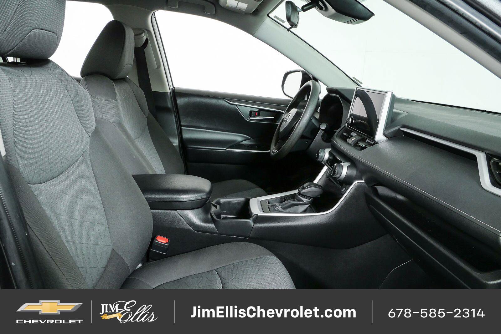 Used 2024 Toyota RAV4 XLE FWD image 21