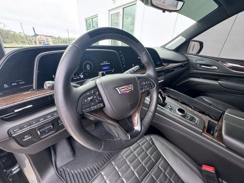 Used 2024 Cadillac Escalade Sport Platinum w/ LPO, ONYX Package image 12