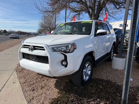 Used 2023 Toyota 4Runner SR5 Premium image 3