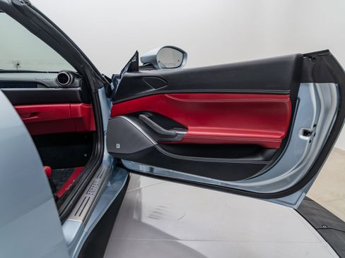 Certified 2022 Ferrari Portofino M image 18