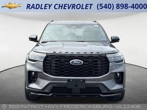 Used 2025 Ford Explorer ST-Line w/ ST-Line Street Pack AWD/4WD image 23