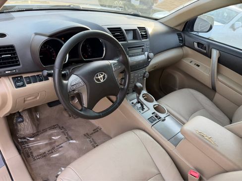 Used 2010 Toyota Highlander SE image 6