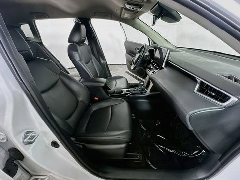 Used 2023 Toyota Corolla Cross XLE FWD image 12