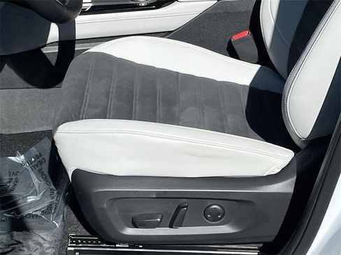 New 2025 Mitsubishi Outlander SE image 20