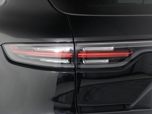 Certified 2022 Porsche Cayenne Platinum Edition AWD/4WD image 21
