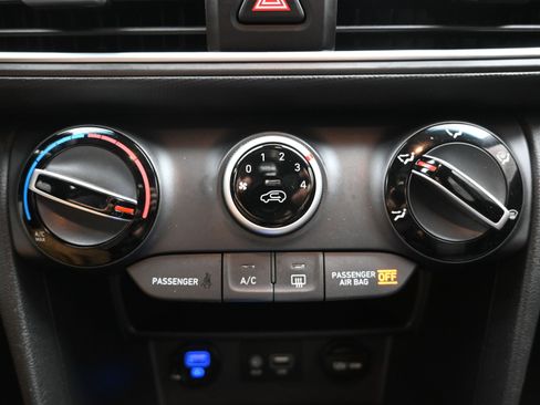 Used 2021 Hyundai Kona SE AWD/4WD image 16