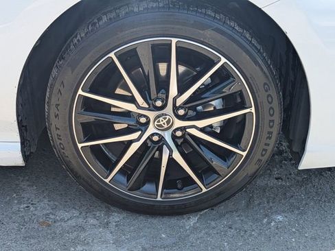 Used 2024 Toyota Camry SE image 11