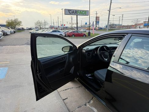 Used 2017 Toyota Corolla L image 17