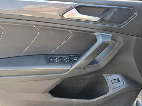 Used 2023 Volkswagen Tiguan SE R-Line image 23