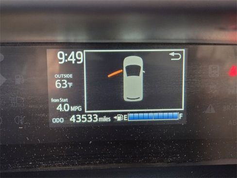 Certified 2018 Toyota Prius C Three image 21