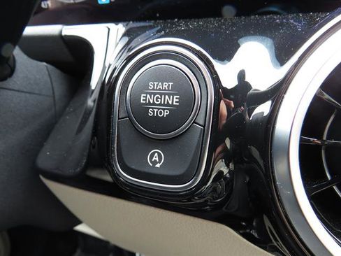 Used 2025 Mercedes-Benz GLA 250 4MATIC image 15