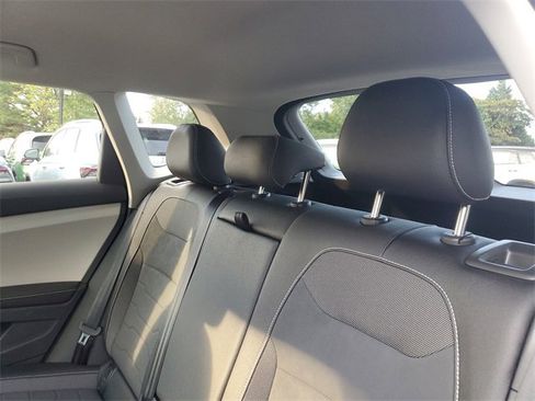 New 2025 Volkswagen Taos SE image 9