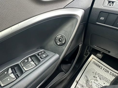 Used 2014 Hyundai Santa Fe GLS image 12
