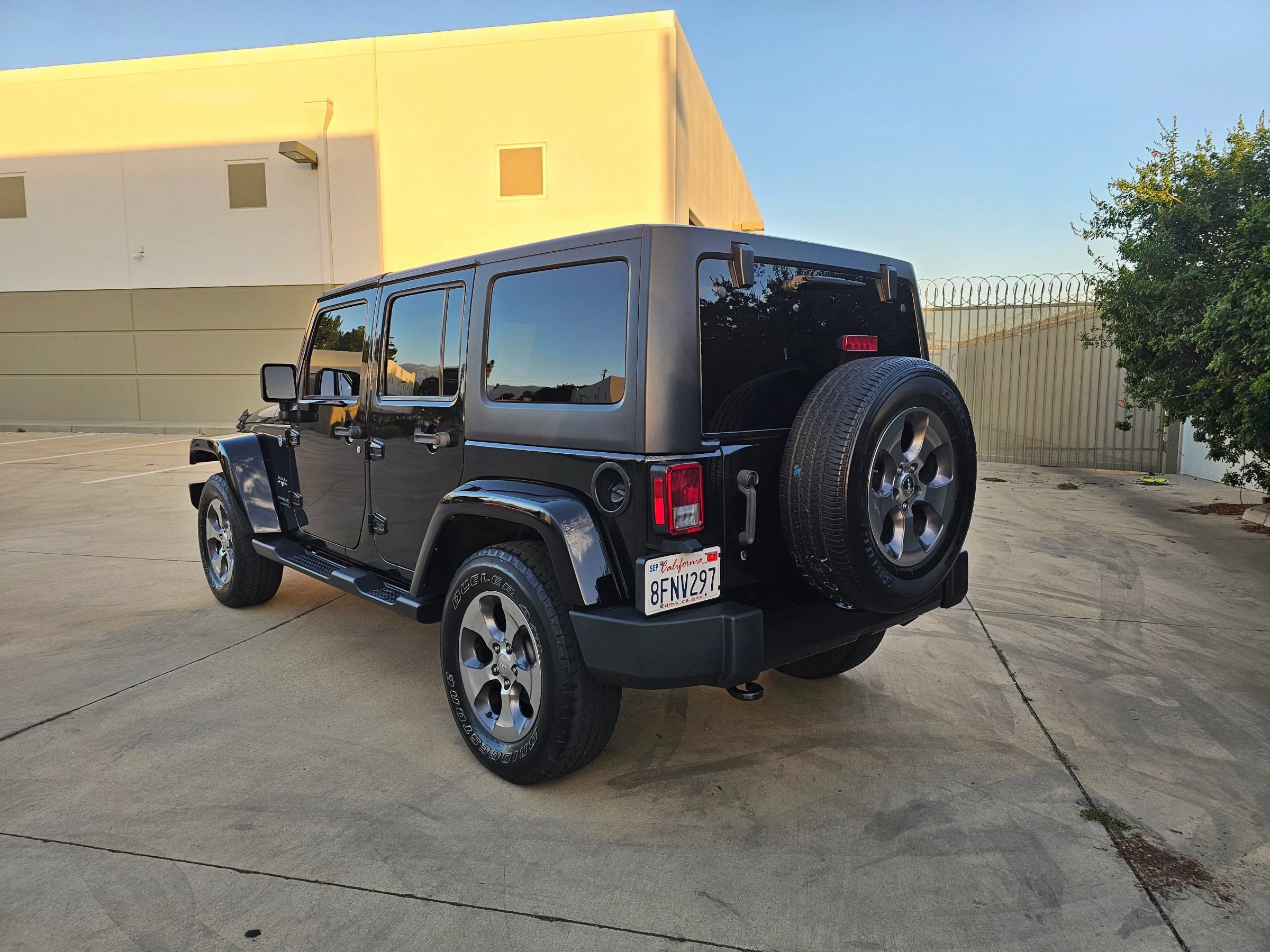 Used 2018 Jeep Wrangler Unlimited Sahara w/ Connectivity Group AWD/4WD image 7