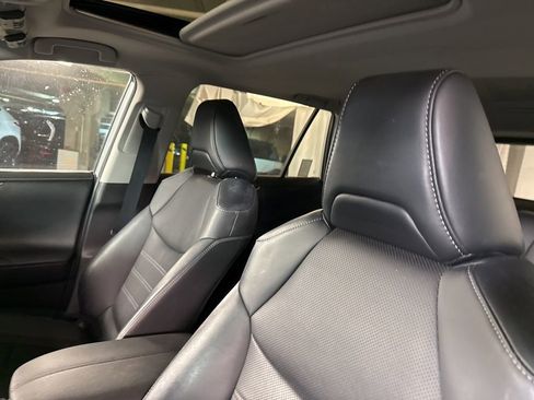 Used 2020 Toyota RAV4 Limited image 12