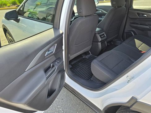 Used 2025 Chevrolet Equinox EV LT FWD image 17