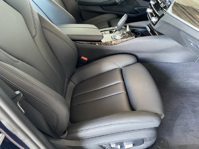 Used 2020 BMW 530i xDrive w/ Convenience Package AWD/4WD image 10
