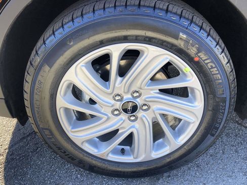 New 2026 Lincoln Corsair Premiere image 14