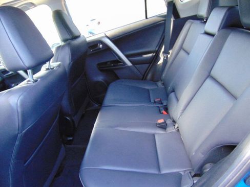 Used 2018 Toyota RAV4 Limited FWD image 22
