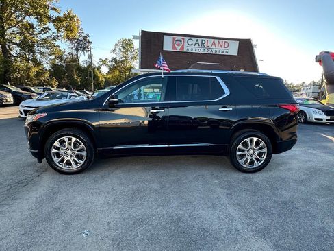 Used 2021 Chevrolet Traverse Premier image 2