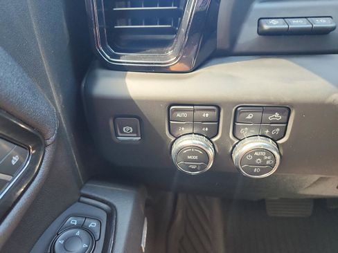 Used 2024 GMC Sierra 2500 AT4 w/ AT4 Premium Plus Package AWD/4WD image 25