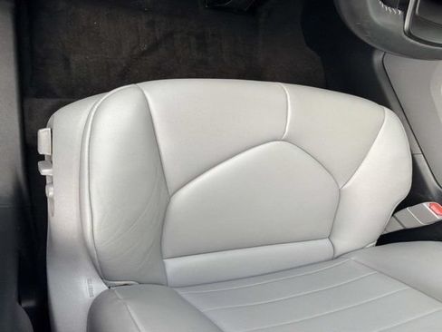 Used 2023 Toyota Highlander XLE FWD image 9