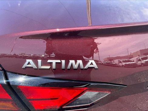Used 2025 Nissan Altima 2.5 SV FWD image 8