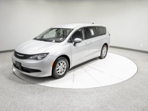 Used 2022 Chrysler Voyager LX FWD image 37