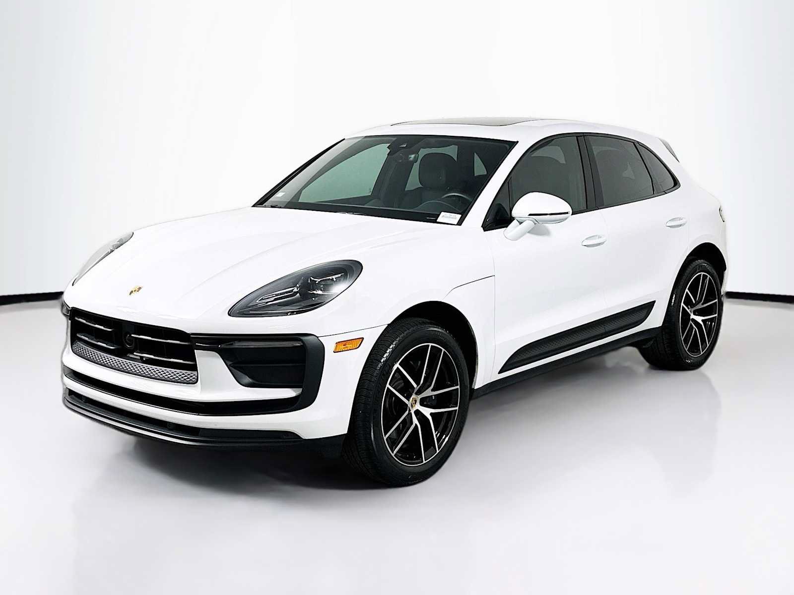 Certified 2025 Porsche Macan AWD/4WD image 1