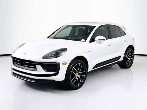 Certified 2025 Porsche Macan image 1