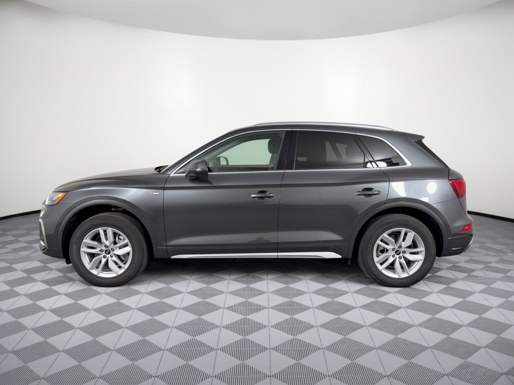 Used 2023 Audi Q5 2.0T Premium w/ Convenience Package AWD/4WD image 2