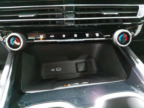 New 2026 Chevrolet Traverse RS w/ LPO, Floor Liner Package image 27