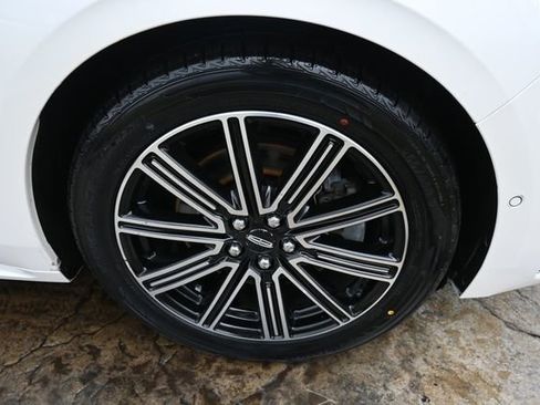 Used 2017 Lincoln Continental Reserve w/ Technology Package image 11