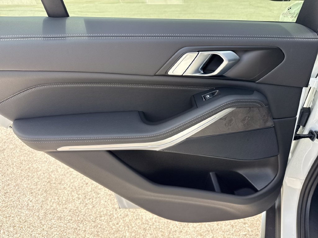 Used 2026 BMW X5 xDrive50e w/ Parking Assistance Package AWD/4WD image 22