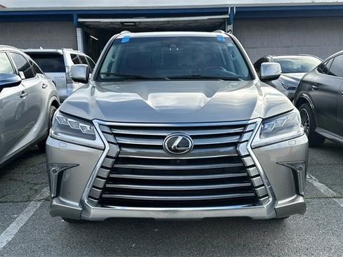 Used 2021 Lexus LX 570 4WD w/ Luxury Package image 5