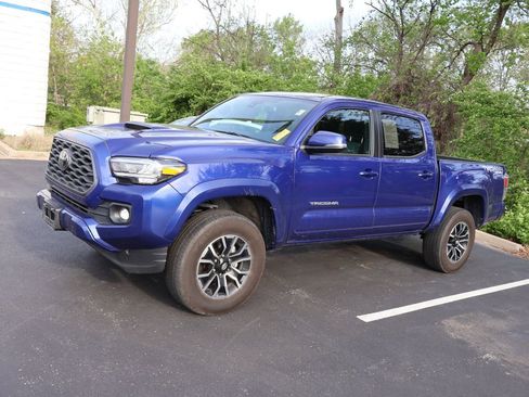 Used 2023 Toyota Tacoma TRD Sport w/ Technology Package image 4
