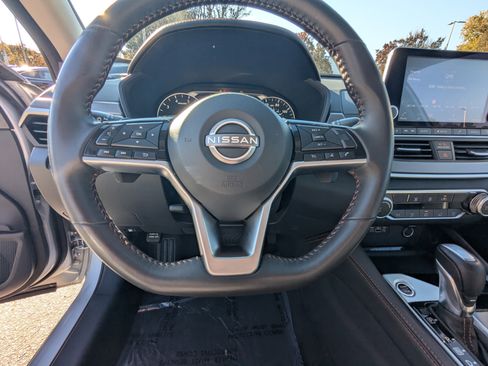 Used 2023 Nissan Altima 2.5 SR image 17