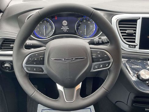 New 2026 Chrysler Pacifica Select image 21