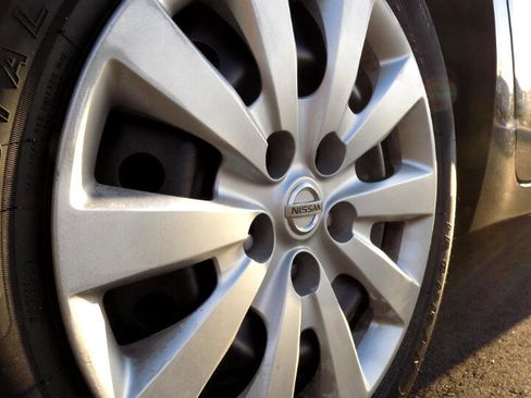 Used 2019 Nissan Sentra S image 7